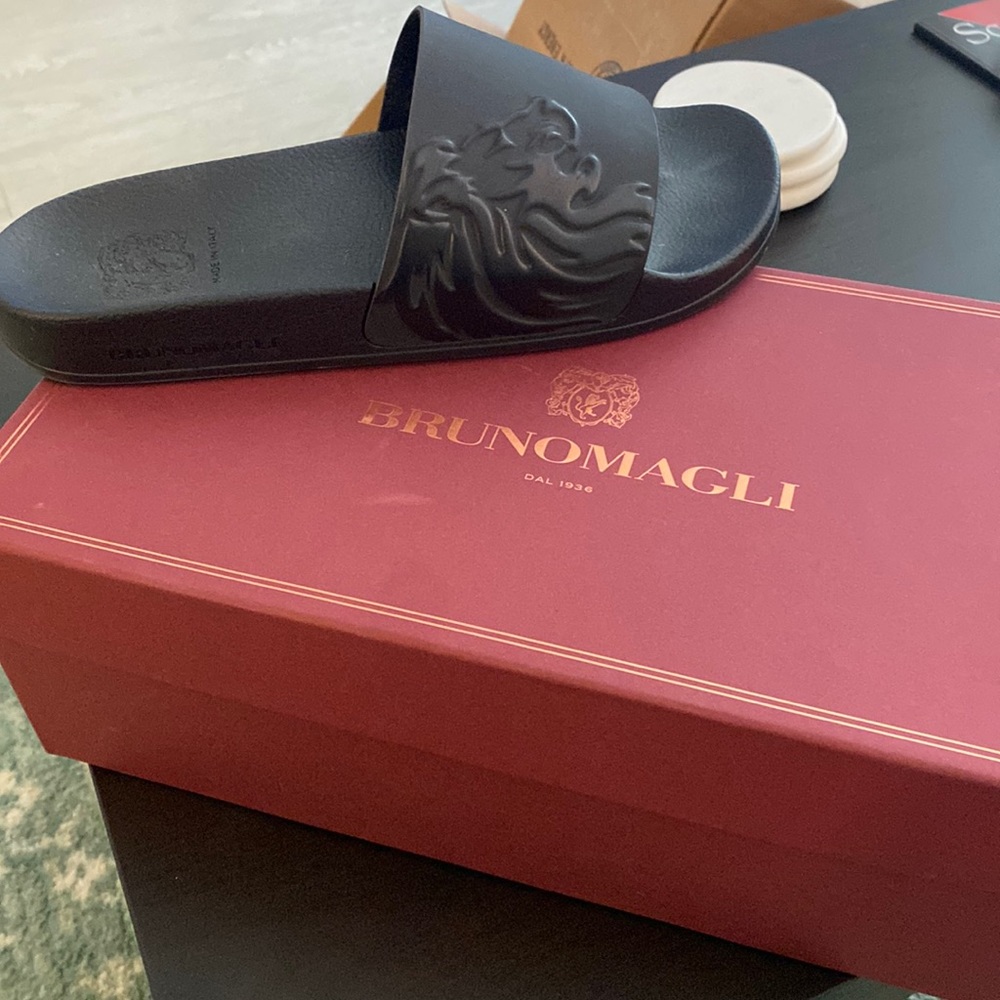 Bruno Magli Messe Shower Slides